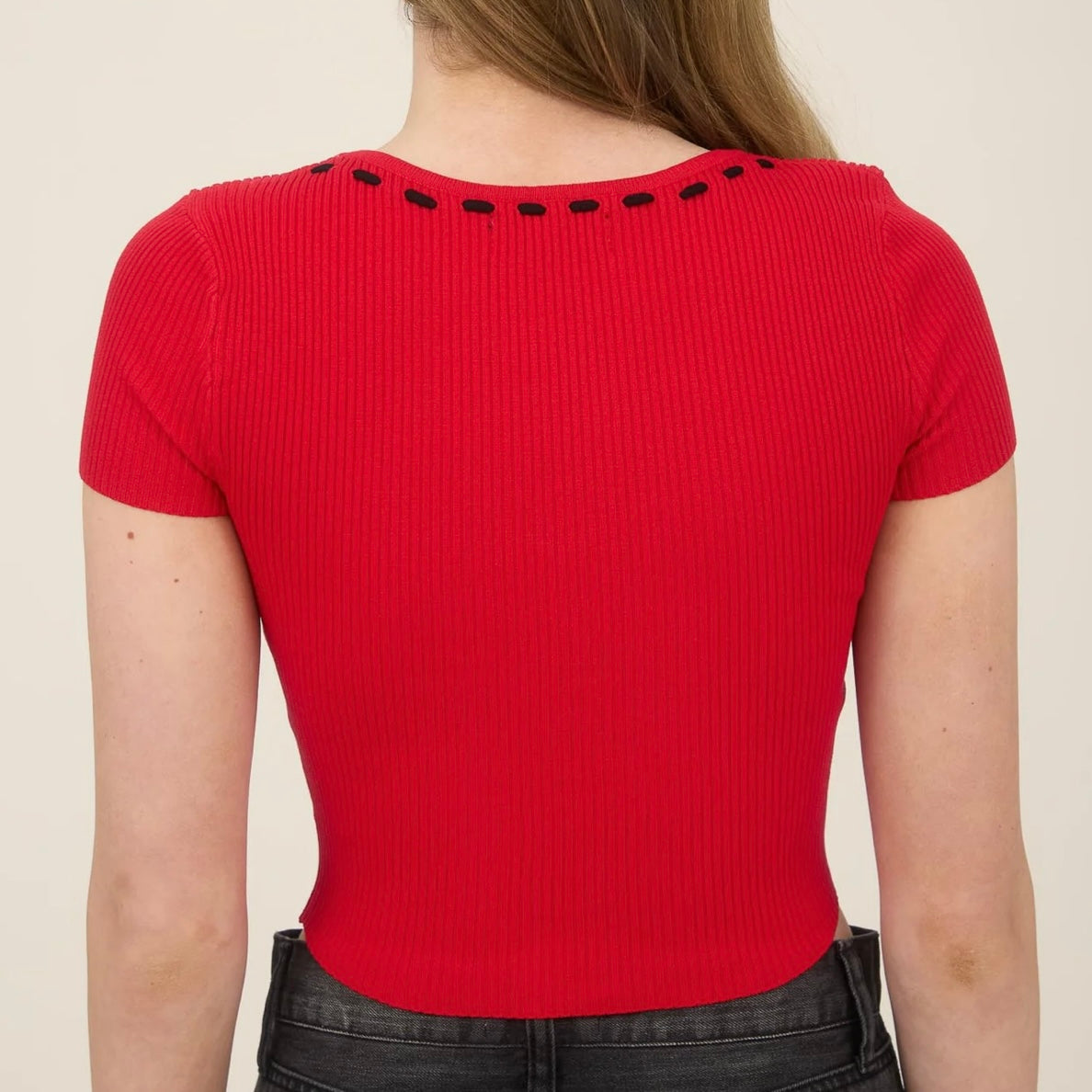 Contrast Front Tie Detail
